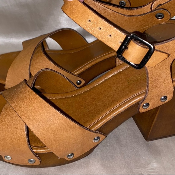 Size 7 (38) Women’s Brown Sandle - Picture 4 of 8